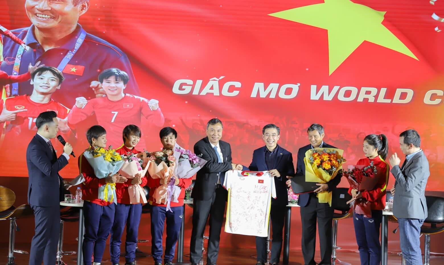 FPT Telecom hỗ trợ công việc cho đội tuyển nữ Việt Nam sau khi giải nghệ